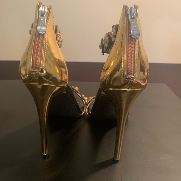 Cape Robbin Gold and Black Floral Heels - Picture 5 of 12